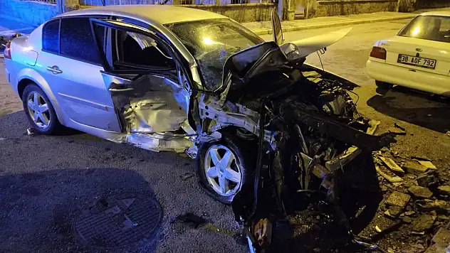 Kayseri'de iki otomobil çarpıştı: 1'i ağır 5 yaralı