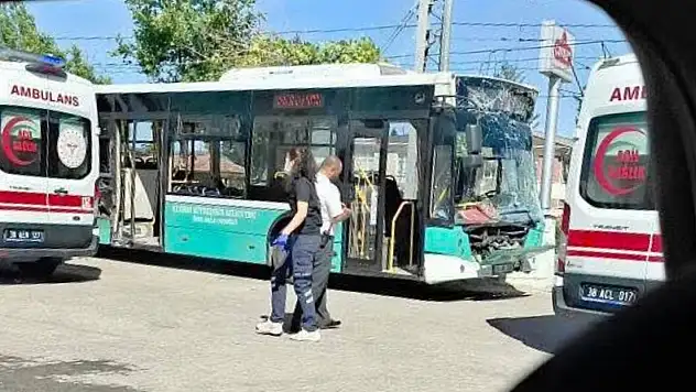 Kayseri'de İtfaiye ile Otobüs çarpıştı: 6 yaralı