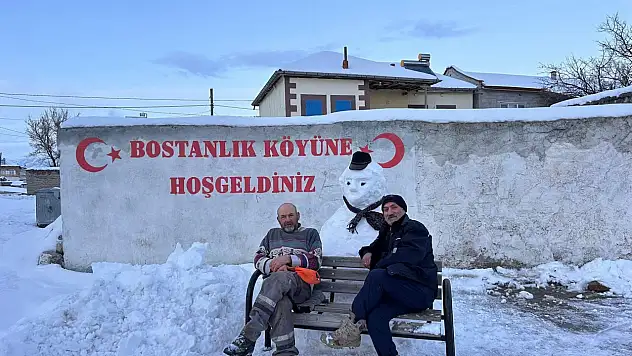 Kayseri'de karın keyfini kardan adam yaparak çıkardılar