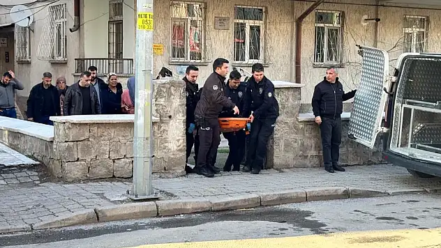 Kayseri'de kızının bıçakladığı anne kurtarılamadı