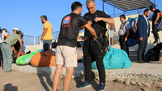 Kayseri'de Müdürler Ali Dağı'ndan uçtu