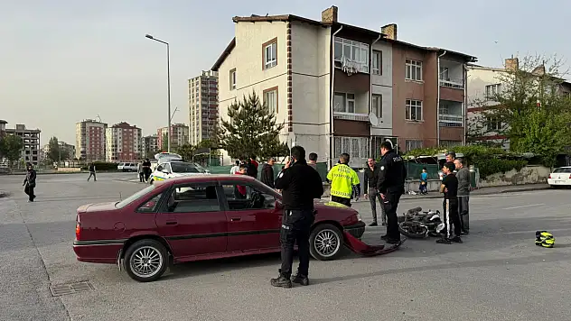 Kayseri'de Otomobil ile Motosiklet Çarpıştı: 1 Yaralı
