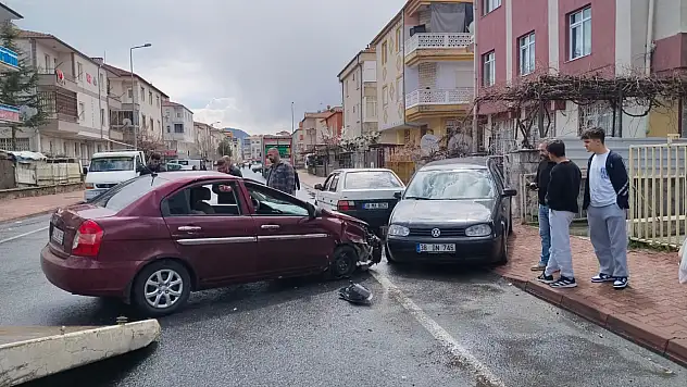 Kayseri'de otomobilin devrildiği kaza kamerada