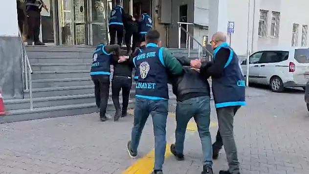 Kayseri'de yol verme kavgası: 3 şüpheli gözaltında