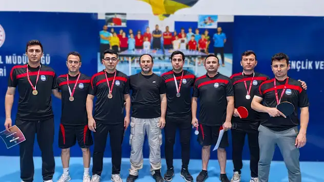Kayseri Emniyet sporcuları masa tenisinde derece elde etti
