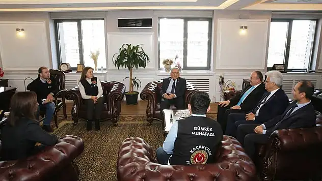 Kayseri Gümrük Müdürlüğü Yöneticileri  Başkan Büyükkılıç'ı Ziyaret Etti