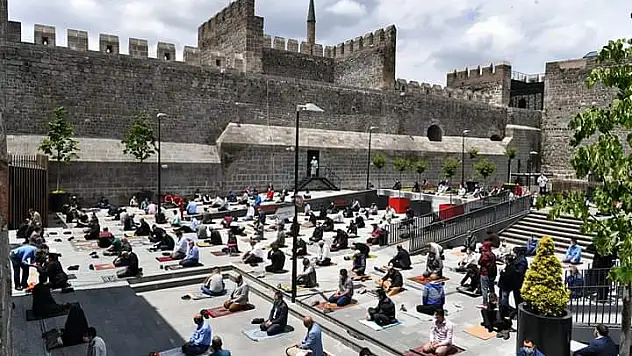 Kayseri Kalesinde Cuma Namazı