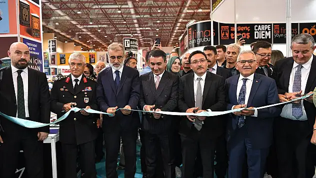 KAYSERİ KİTAP FUARI, ÜNLÜ YAZARLARIN UĞRAK YERİ OLDU