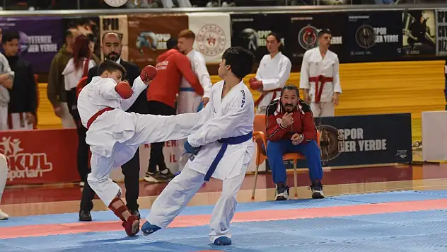 Karate Gençler A-B Grup Birinciliği'ne ev sahipliği