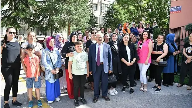 Kayseri protokolü karne coşkusuna ortak oldu