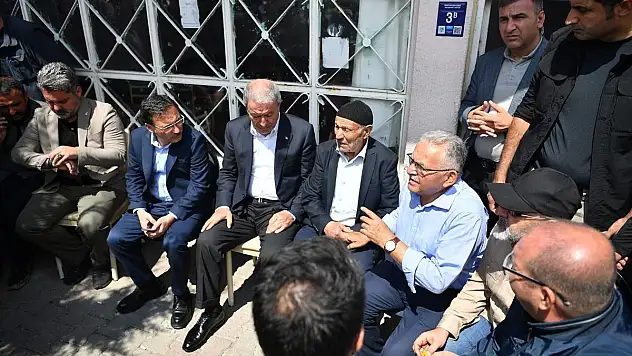 Kayseri protokolü selde hayatını kaybeden vatandaşın ailesine taziye ziyaretinde bulundu