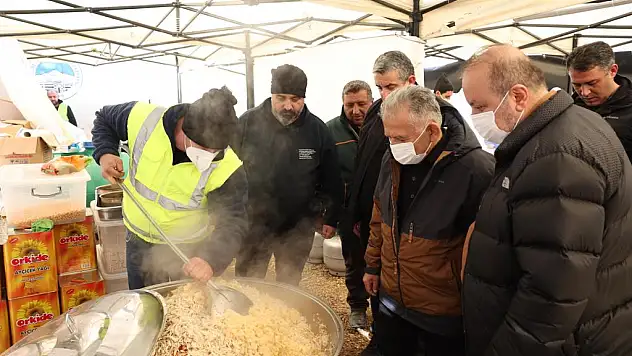 KAYSERİ VE KAHRAMANMARAŞ'TA İFTAR SOFRALARI BÜYÜKŞEHİR'DEN