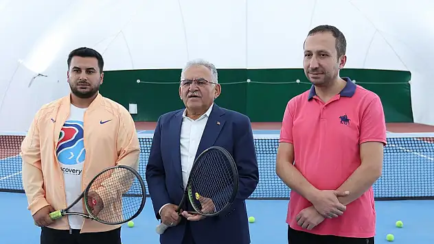 Kayseri'ye modern tenis kortları