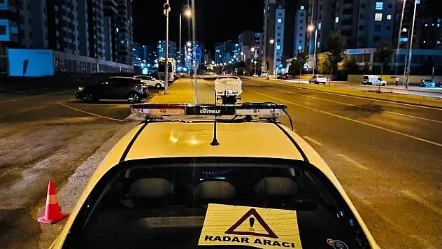 Kayseri'de hız ihlallerine karşı yoğun trafik denetimi: 7 ayda 12 milyon lira ceza uygulandı