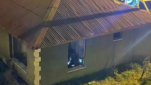 Kayseri'de metruk binada kendini astı