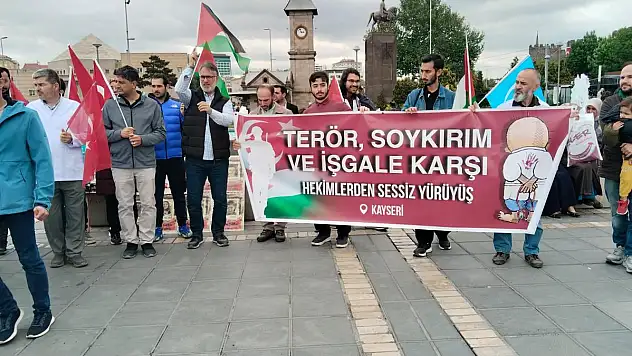 Kayseri'de sağlık çalışanları Gazze için sessiz yürüyüş