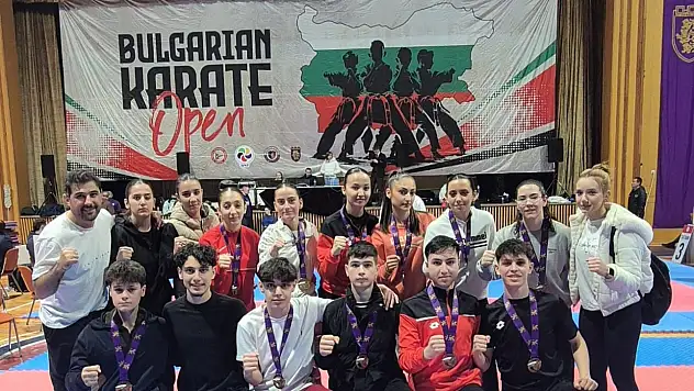 Kayserili Karateciler Bulgaristan'dan 10 Madalya ile Döndü