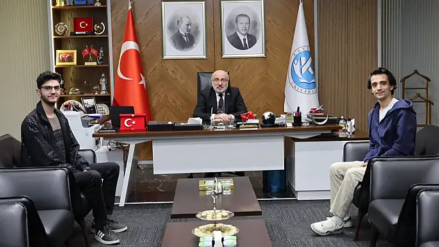 KAYÜ Teknik Bilimler MYO öğrencilerinden başarılı Hava durumu projesi