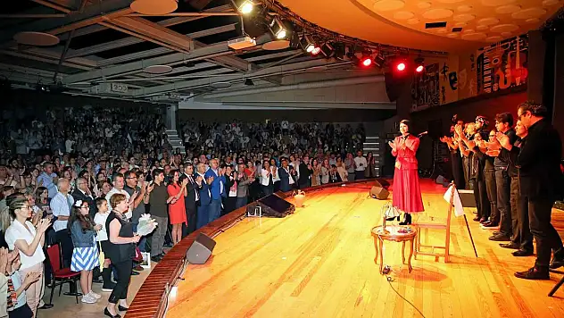 'Kemâl' İzmirlileri büyüledi