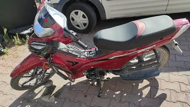 Kendisini alıcı olarak gösterip motosiklet çaldı