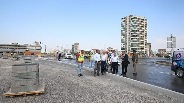 Kertmeler Kavşağı'nda incelemelerde bulundu