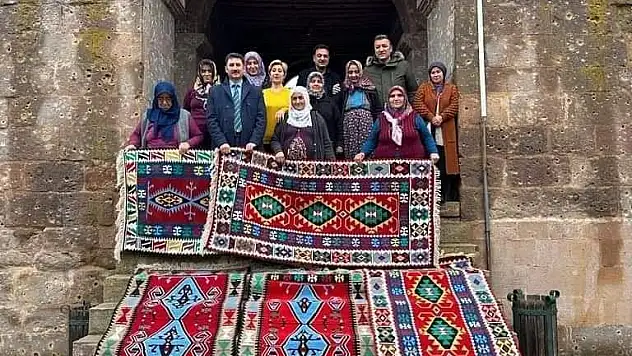 Kilim üretimi devam ediyor