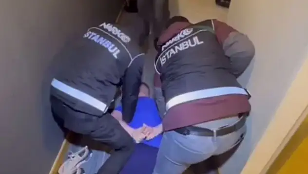 Kırmızı bültenle aranan kaçakçı 'Kafes te'