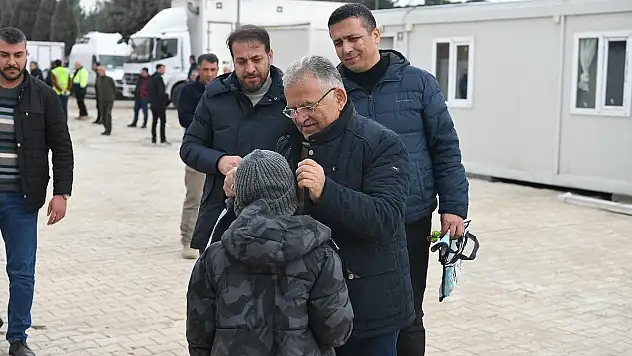 Kışlık örgüler depremzedelere gönderildi