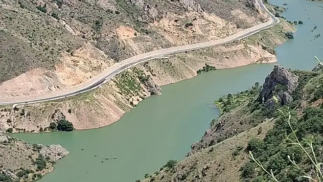 Kızılırmak, Baraj Kapaklarının Açılmasıyla En Geniş Yatağında Akıyor