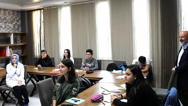 KOCASİNAN BELEDİYESİ'NDEN ÖĞRENCİLERE TERCİH HİZMETİ