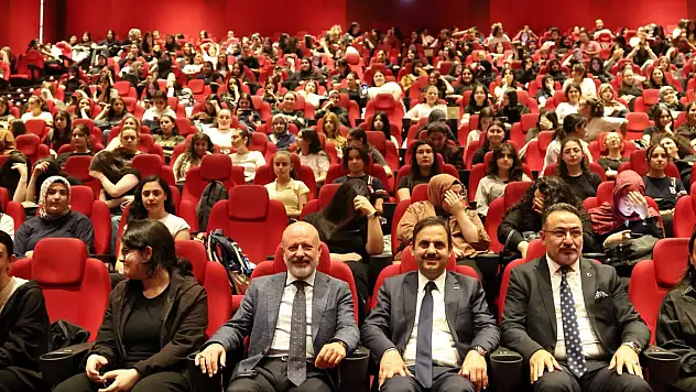 Kocasinan'da 7 Bin Öğrenci 'Bir Adam Yaratmak' Filmiyle Buluştu