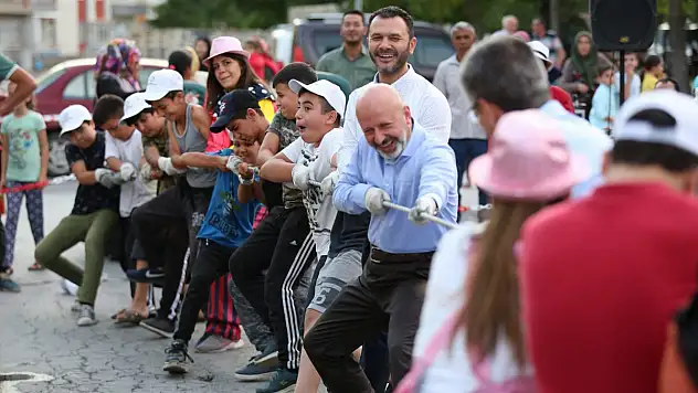 KOCASİNAN'DA COŞKU SOKAĞA TAŞTI