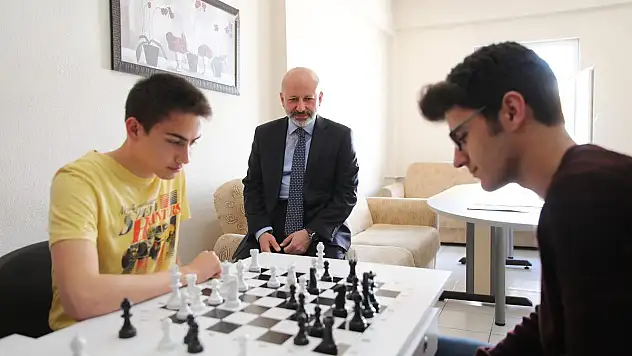 KOCASİNAN'DA İLKOKULLAR ARASI ÖDÜLLÜ SATRANÇ TAKIM  TURNUVASI