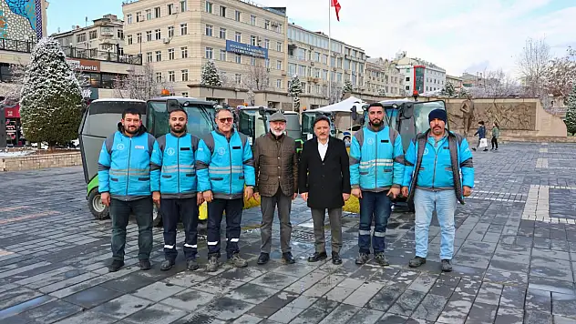 Kocasinan'da karla mücadele 24 saat sürüyor