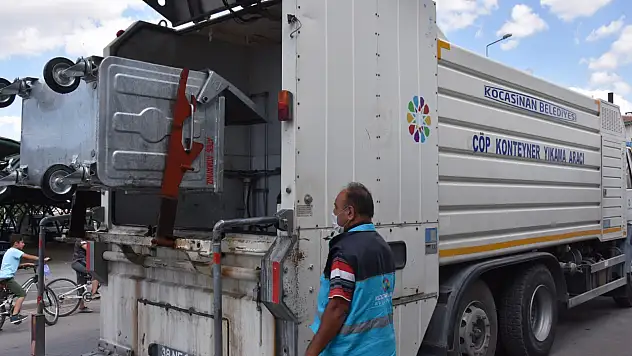 Kocasinan'da konteynerler hijyenik temizleniyor