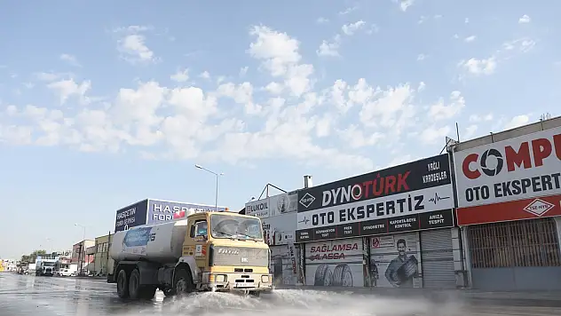 KOCASİNAN'DA NORMALLEŞME SÜRECİNDE TEMİZLİK VE  DEZENFEKTE SEFERBERLİĞİ