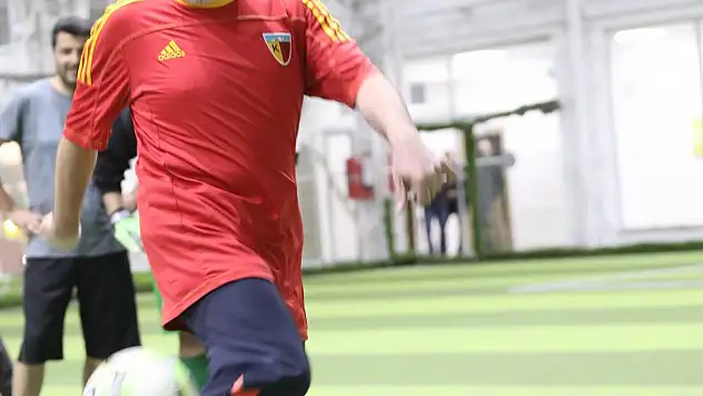 KOCASİNAN'DA ORTAOKULLAR ARASI FUTBOL TURNUVASI BAŞLADI