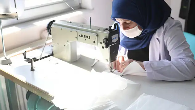 KOCASİNAN'DA SALGINLA MÜCADELEYE MASKE DESTEĞİ