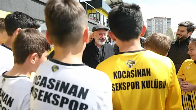 Kocasinan'da Vali Muammer Güler Stadı Yenileniyor