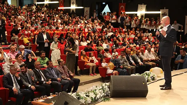 KOCASİNAN'IN YILDIZLARI'NA ÖDÜL TÖRENİ DÜZENLENDİ