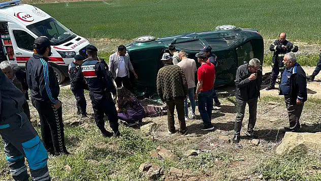 Kontrolünü kaybeden otomobil şarampole yuvarlandı