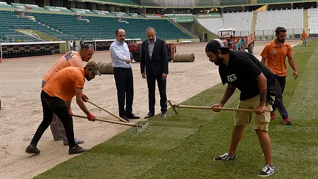 Konya Büyükşehir Stadyumunun Çim Zemini Yenilendi