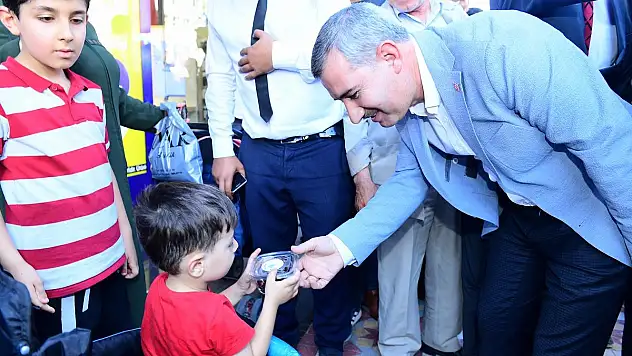 Kortej Yürüyüşü Karnaval Havasında Geçti