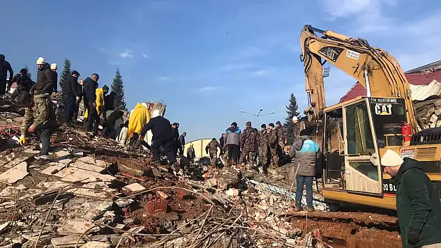 Kurtarma çalışmaları devam ediyor