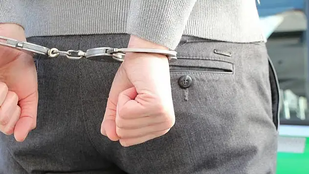 Kurumdan kablo çalan 2 kişi tutuklandı