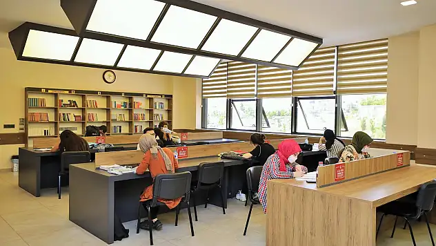 KÜTÜPHANELER, KORONAVİRÜS TEDBİRLERİYLE HİZMETE AÇILDI