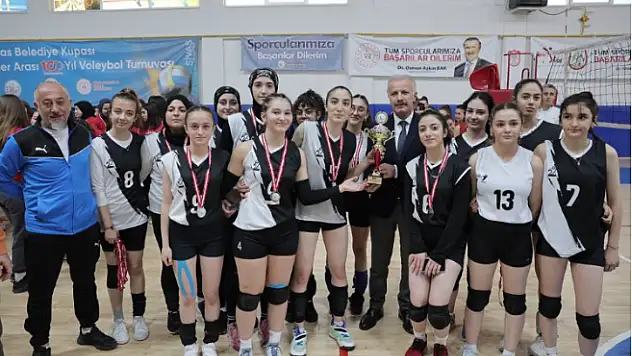 Liseler arası 100. Yıl Voleybol Turnuvası sona erdi