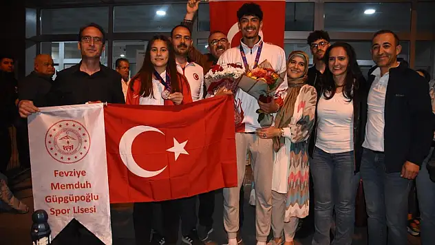 Madalya kazanan sporcular Kayseri'ye döndü