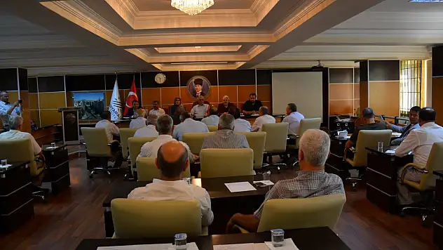 Mahallelerin Sorunlarını Muhtarlardan Dinledi
