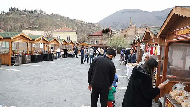 Maharetli Eller Pazarı yine yoğun ilgi gördü
